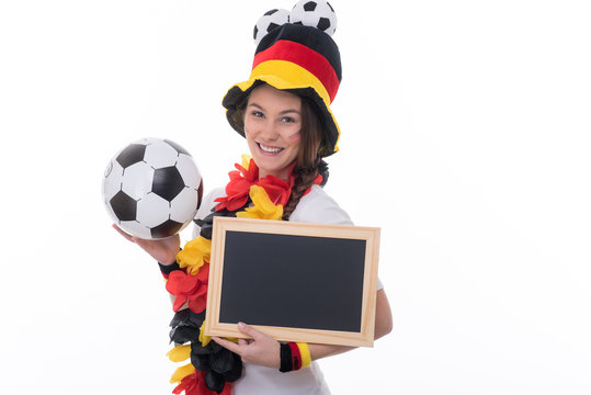 fußball deutschland, frau zeigt schild