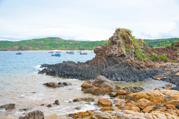 Ganh Da Dia is a seashore area of uniformly interlocking basalt rock columns located along the coast in An Ninh Dong Commune, Tuy An District, Phu Yen Province, Vietnam.