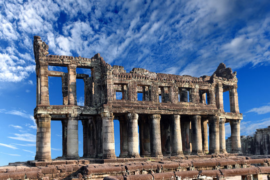 Cambodia, Angkor Wat, Siem Reap - Khemer temple ruins in the Angkor Wat temple complex