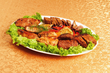 roast with baked vegetables