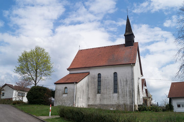 Fototapeta na wymiar KIrchen- Kapelle in Niederhofen