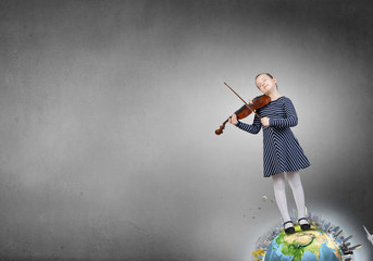 Little violin player © Sergey Nivens
