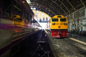 Zelfklevend Fotobehang Diesel Train in Thailand at Bangkok Station © patiphanz