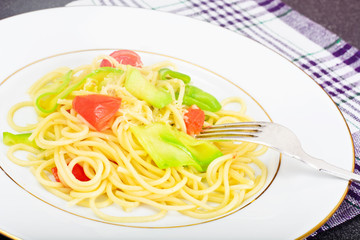 Spaghetti with Zucchini, Tomatoes, Parmesan Cheese, Garlic