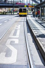Busse und Strassenbahnen haben eine gemeinsame Fahrspur