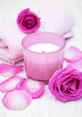 Fototapeta na wymiar Bath towels with pink roses
