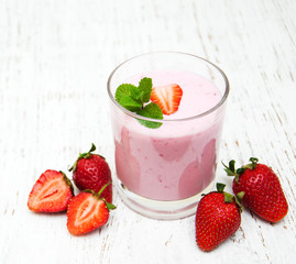 Strawberry yogurt with fresh strawberries