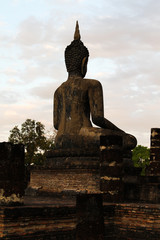 Fototapeta premium Old buddha statue in Sukhothai Historical Park.