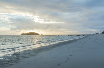 Obraz premium silhouette sunrise at Sunrise beach Lipe island , Satun, Thail