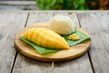 Mango sticky rice on wooden plate
