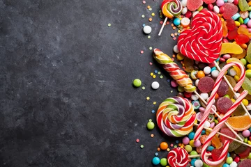Gordijnen Kleurrijke snoepjes, gelei en marmelade over steen © karandaev