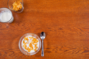 fit breakfast / healthy breakfast of cornflakes and yogurt