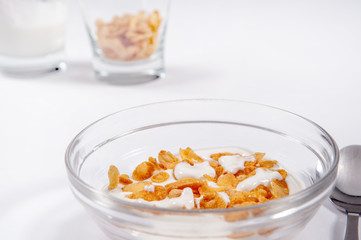 fit breakfast / healthy breakfast of cornflakes and yogurt