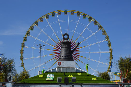 Cannstatter Wasen mit Kanne als Wappenfigur