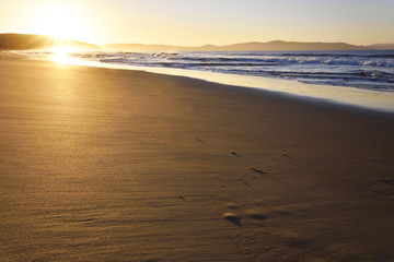 Sunrise at Calverts Beach, South Arm, Hobart, Tasmania, Australia - obrazy, fototapety, plakaty