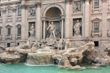 Fototapeta na wymiar Panoramic view of Trevi's fountain - Roma, Italy