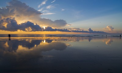 Reflection cloud at beach 