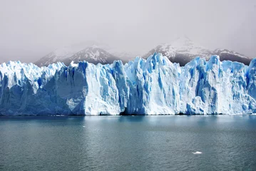 Papier Peint photo Lavable Glaciers The Perito Moreno Glacier is a glacier located in the Los Glaciares National Park in the Santa Cruz province, Argentina. It is one of the most important tourist attractions in the Argentine Patagonia 