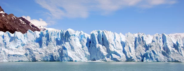 Papier Peint photo Glaciers Le glacier Perito Moreno est un glacier situé dans le parc national Los Glaciares, dans la province de Santa Cruz, en Argentine. C& 39 est l& 39 une des attractions touristiques les plus importantes de la Patagonie argentine