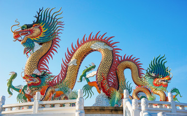 Fototapeta premium Colorful dragon statue with blue sky at Nakornsawan Park, Thailand