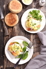 egg benedict with smoked salmon