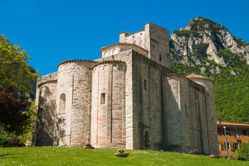 Fototapeta na wymiar San Vittore alle Chiuse is a Roman Catholic abbey and church in the comune of Genga, Marche, Italy
