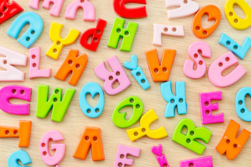 Naklejka premium Untidy collection of plastic alphabet letters, school education