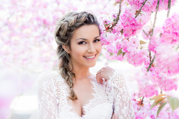 Natürliches romantisches Make-up und Styling, Flechtfrisur, Braid Updo