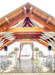 Obraz na płótnie Canvas floral wedding arch of roses and lillies under wooden roof