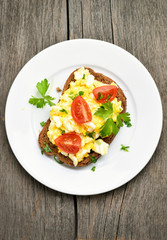 Sandwich with scrambled eggs