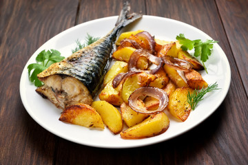 Potato wedges and mackerel fish