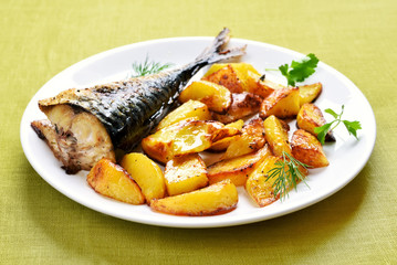 Roasted potato and mackerel fish