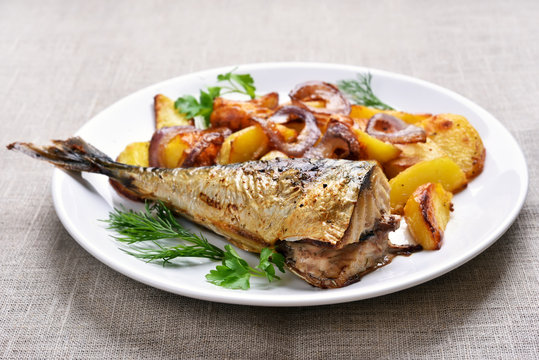 Fried mackerel fish with potato wedges