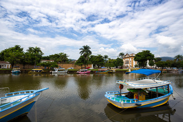 Fototapeta na wymiar colorful boats Paraty
