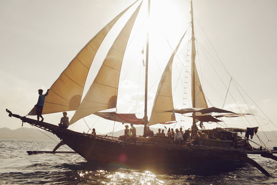 Bateau pirate &agrave; voile
