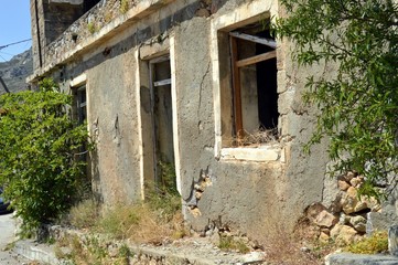 Naklejka premium House in ruin.