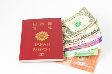 日本のパスポートと世界の通貨