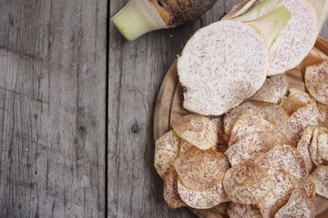 Fresh taro and taro chips