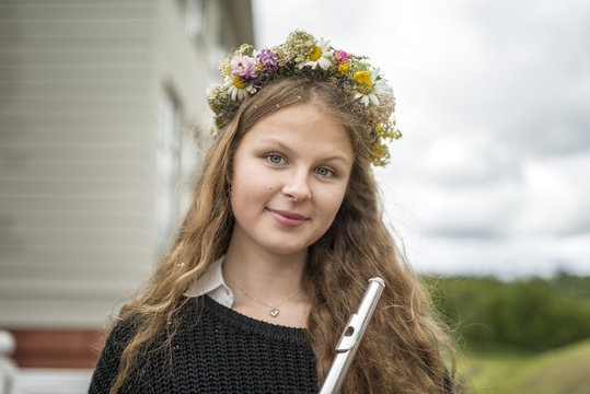 Girl with transverse flute