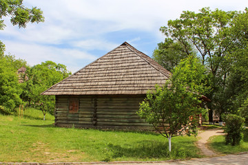 Fototapeta na wymiar Old wooden house in museum of Folk Architecture in Uzhhorod, Ukraine