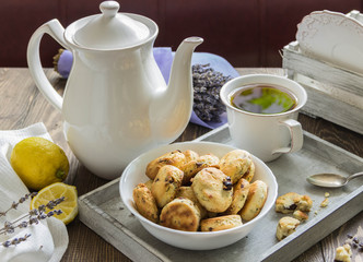 Lemon cookies with mint and chocolate