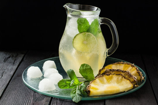 Pineapple lemonade with lime and mint