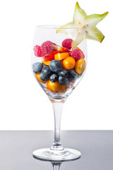 Obstbecher Himbeeren PhysalisBlasenkirschen