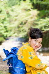 浴衣を着た女性