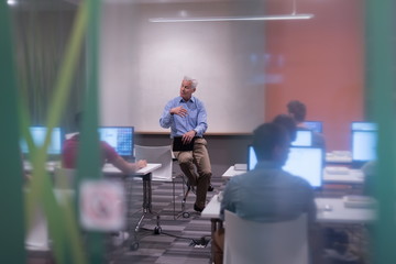 Obraz premium teacher and students in computer lab classroom