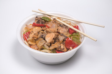 Chinese noodles with a chicken and vegetables