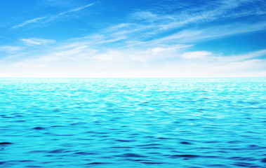 Obraz premium Beautiful sky and blue sea