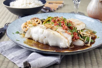 Fototapeten Hailbutt Filet mit Thai Gemüse © HLPhoto