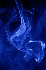 Fototapeta premium Blue smoke on a black background.