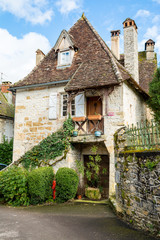Fototapeta na wymiar casa tipica francesa